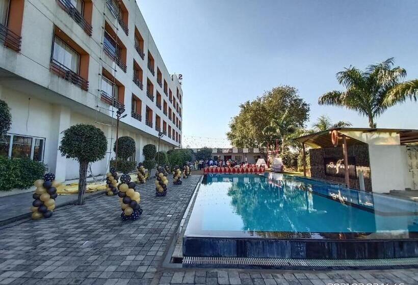 Solitaire Hotel And Resorts