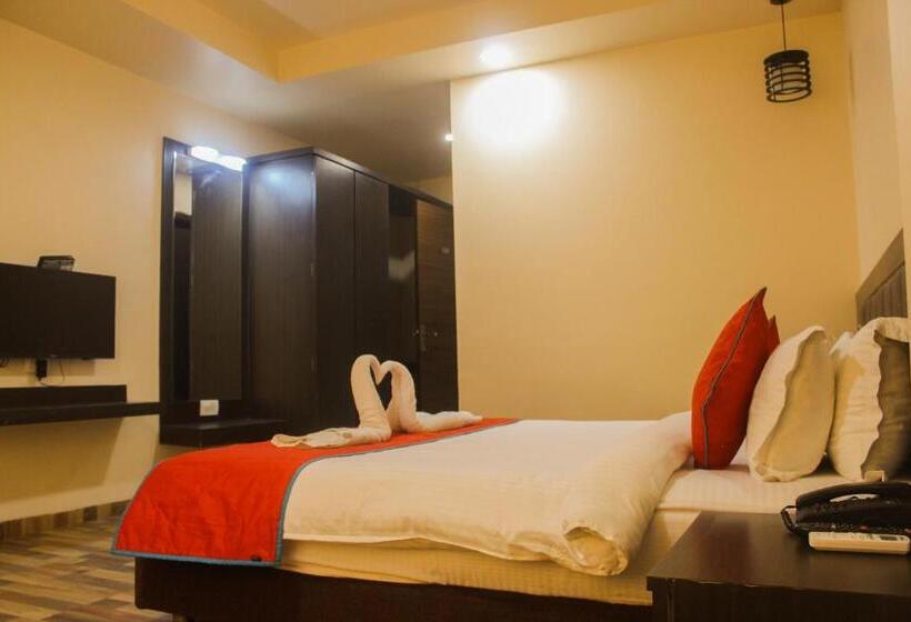 Solitaire Hotel And Resorts