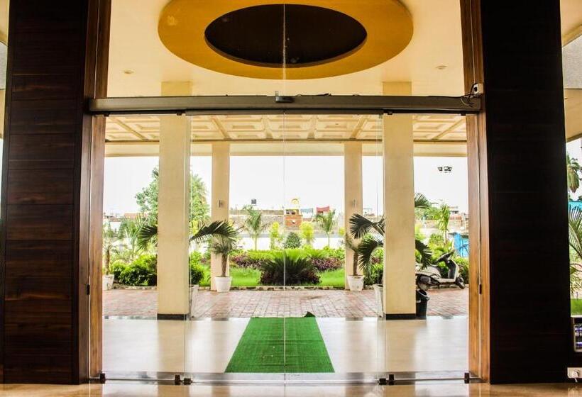 Solitaire Hotel And Resorts