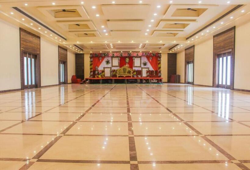 Solitaire Hotel And Resorts