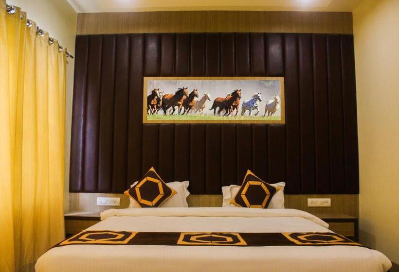 Solitaire Hotel And Resorts