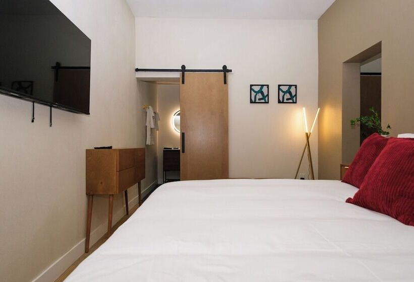 הוסטל Adobe Inn