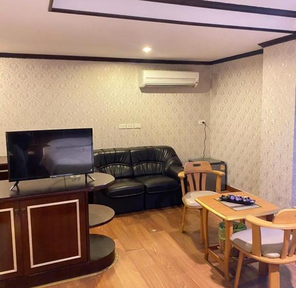 هاستل Antai Holiday B5