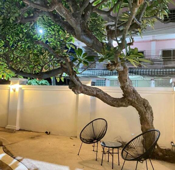 هاستل Antai Holiday B5