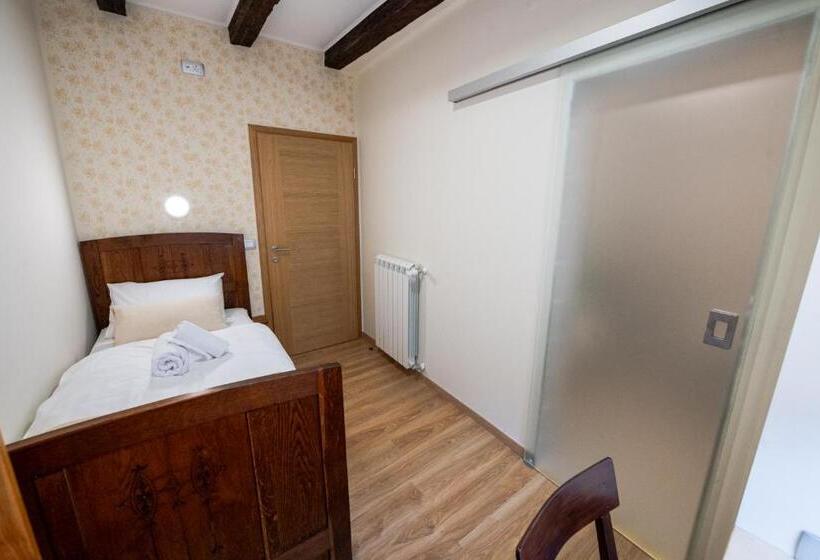 تختخواب و صبحانه 4 Tete