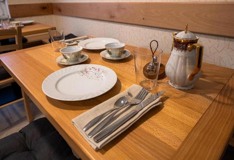 تختخواب و صبحانه 4 Tete