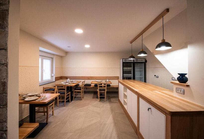 تختخواب و صبحانه 4 Tete