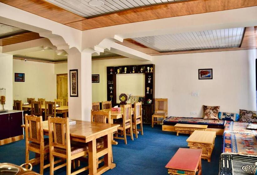 민박 Grand Himalaya Homestay Ladakh By Lexstays