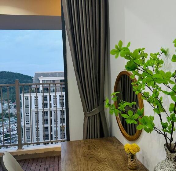 Chung Cư 2 Phòng Ngủ đầy đủ Tiện ích Bể Bơi Miễn Phí Trung Tâm Bãi Cháy