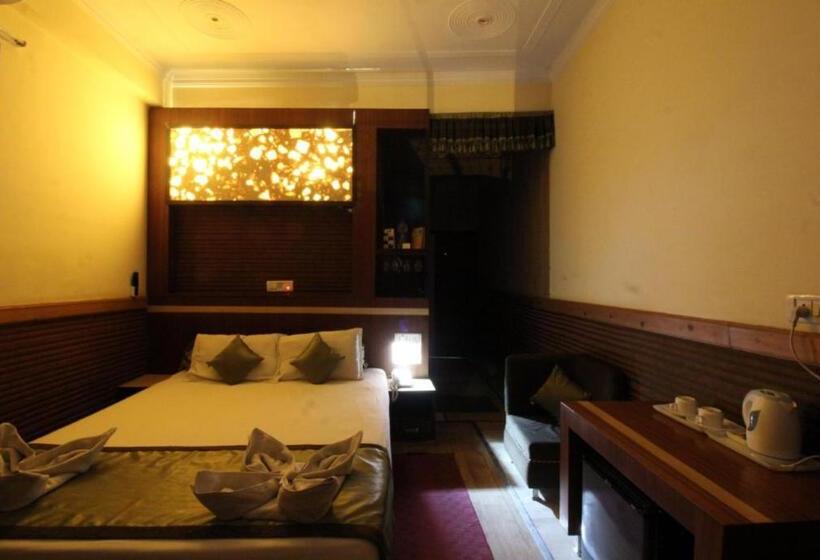 Goroomgo Hotel Gandhi S Paradise Dharamshala