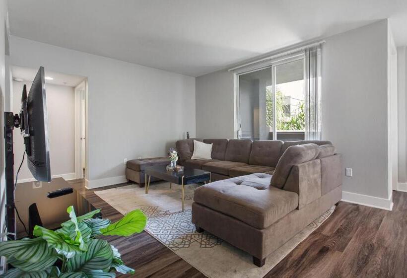 カプセルホテル Santa Monica 2bedrooms Pool&gym&free Parking