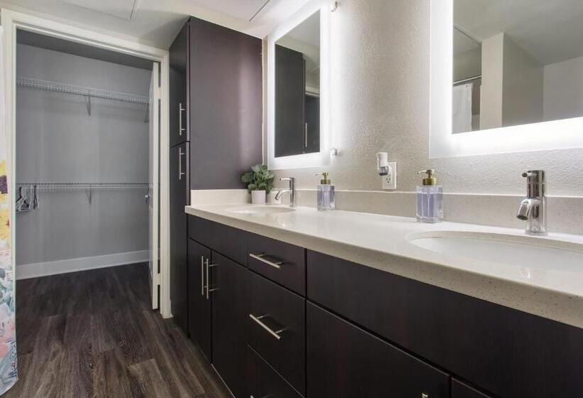 カプセルホテル Santa Monica 2bedrooms Pool&gym&free Parking