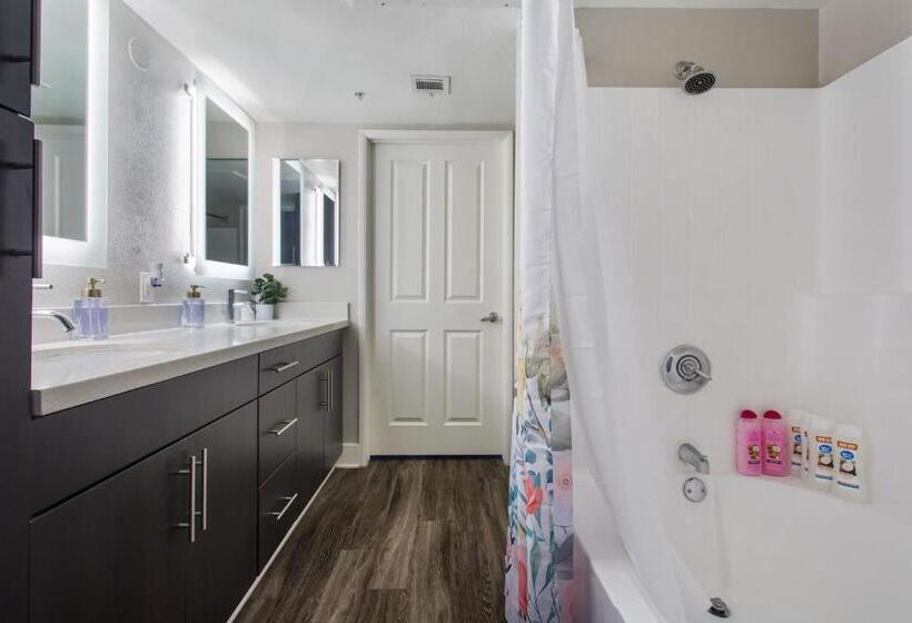 カプセルホテル Santa Monica 2bedrooms Pool&gym&free Parking