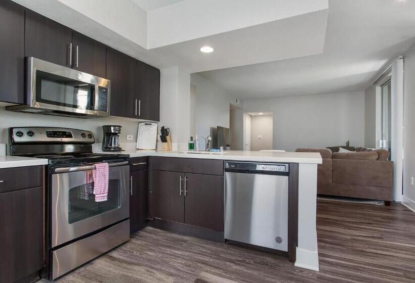 カプセルホテル Santa Monica 2bedrooms Pool&gym&free Parking