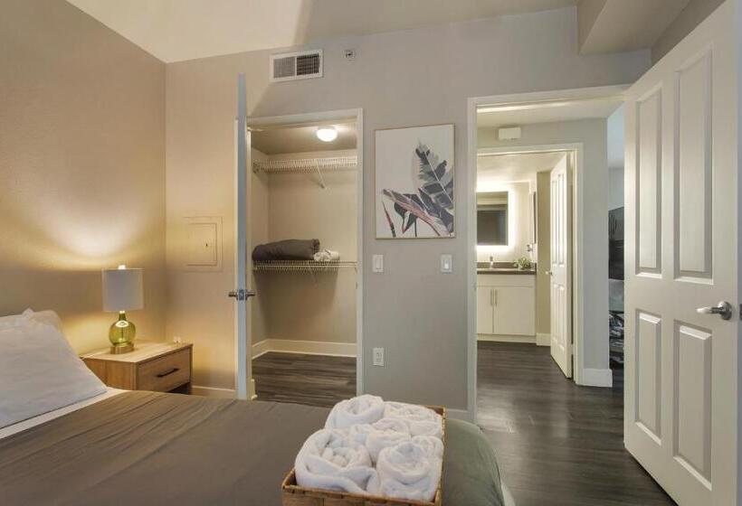 カプセルホテル Santa Monica 2bedrooms Pool&gym&free Parking