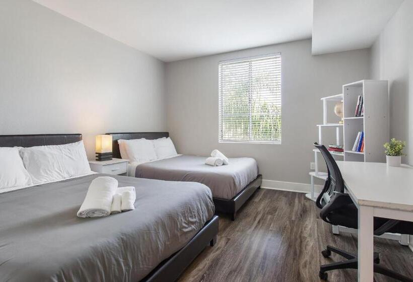 カプセルホテル Santa Monica 2bedrooms Pool&gym&free Parking