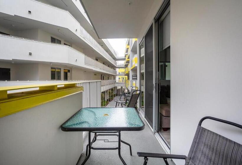 Капсульный Oтель Santa Monica Mid City 2bedroom Pool & Parking