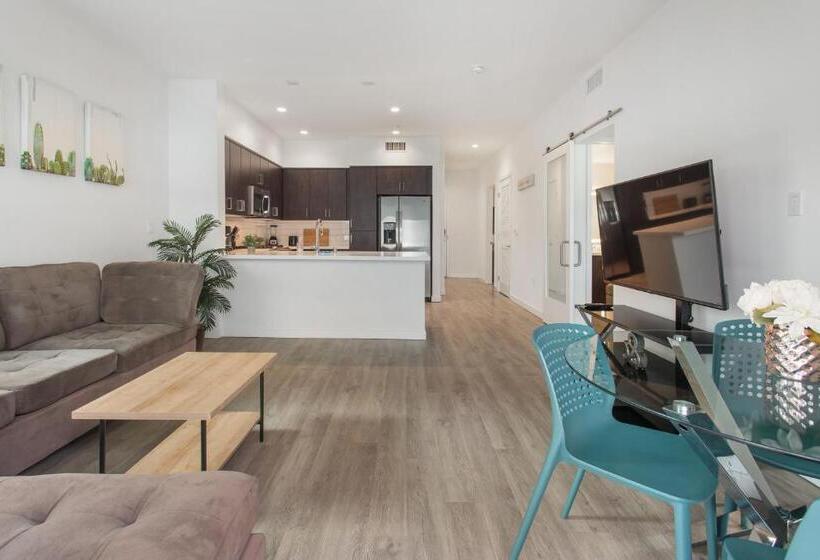 Капсульный Oтель Santa Monica Mid City 2bedroom Pool & Parking