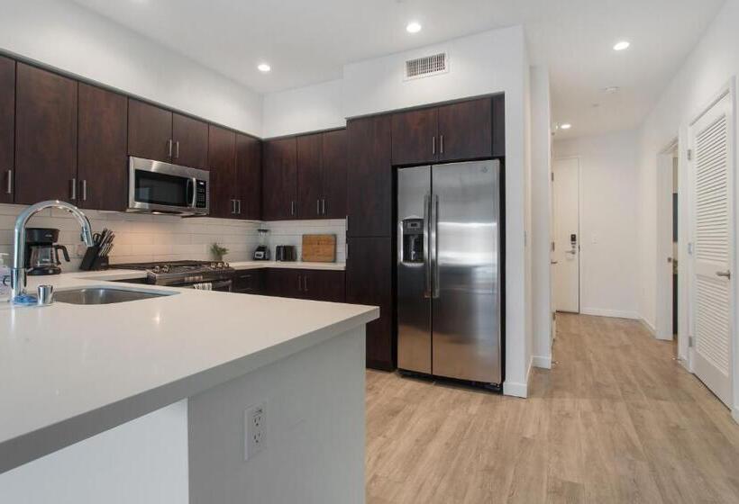 Капсульный Oтель Santa Monica Mid City 2bedroom Pool & Parking