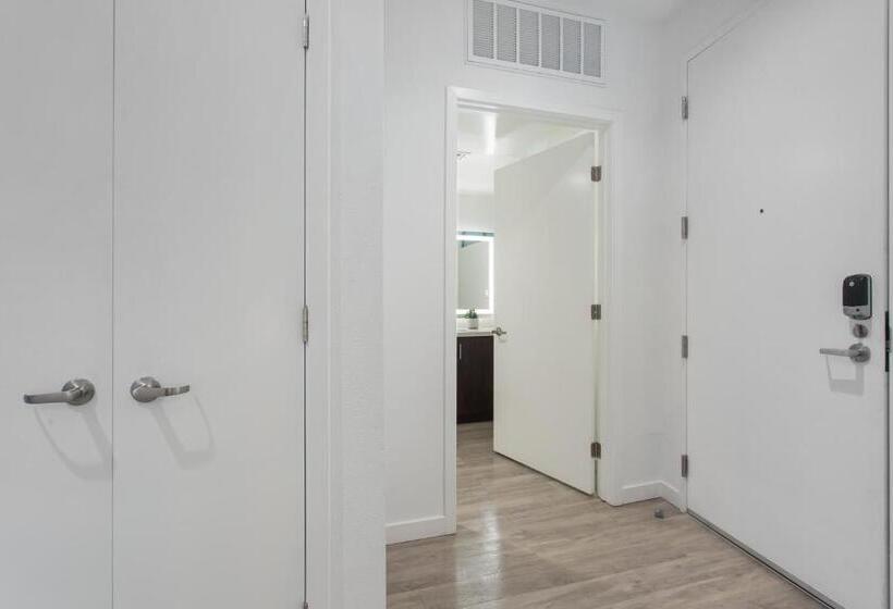 Капсульный Oтель Santa Monica Mid City 2bedroom Pool & Parking