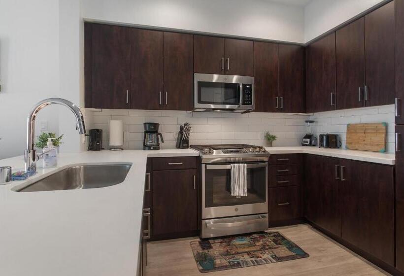 Капсульный Oтель Santa Monica Mid City 2bedroom Pool & Parking