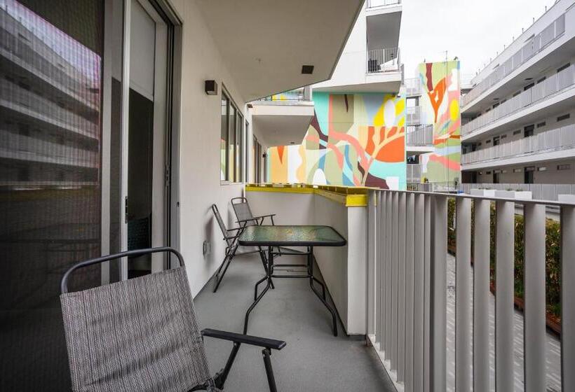 Капсульный Oтель Santa Monica Mid City 2bedroom Pool & Parking