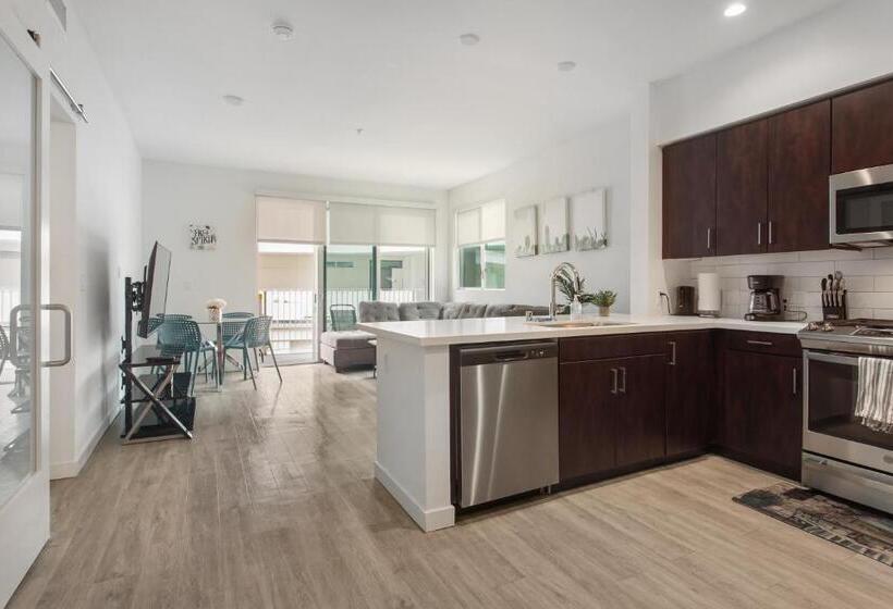 Капсульный Oтель Santa Monica Mid City 2bedroom Pool & Parking