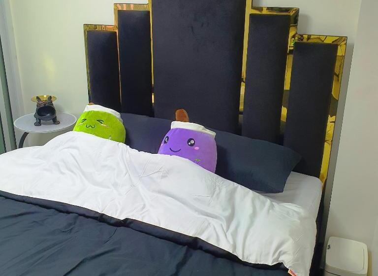 هتل Cuddle & Cradle Staycation At The Celandine