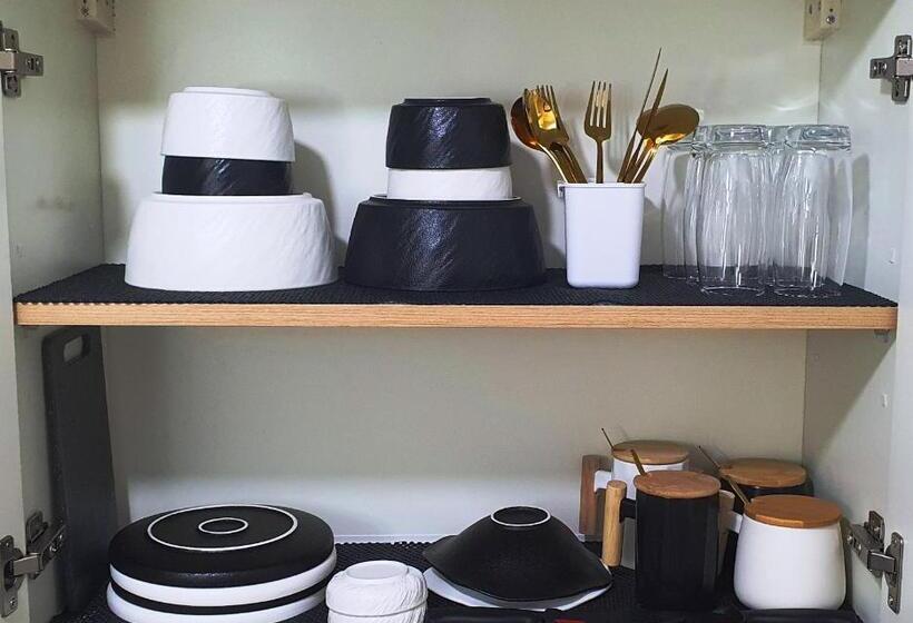 هتل Cuddle & Cradle Staycation At The Celandine