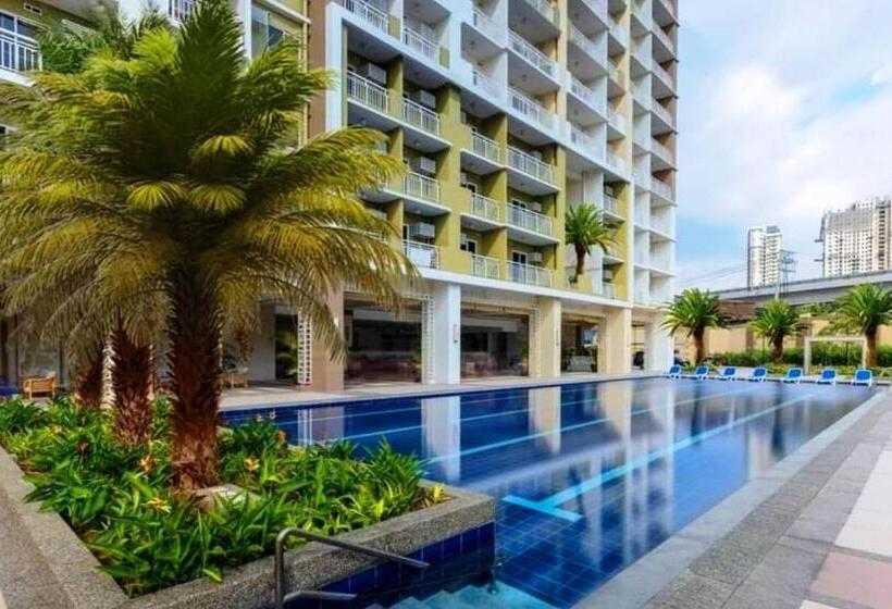 هتل Cuddle & Cradle Staycation At The Celandine