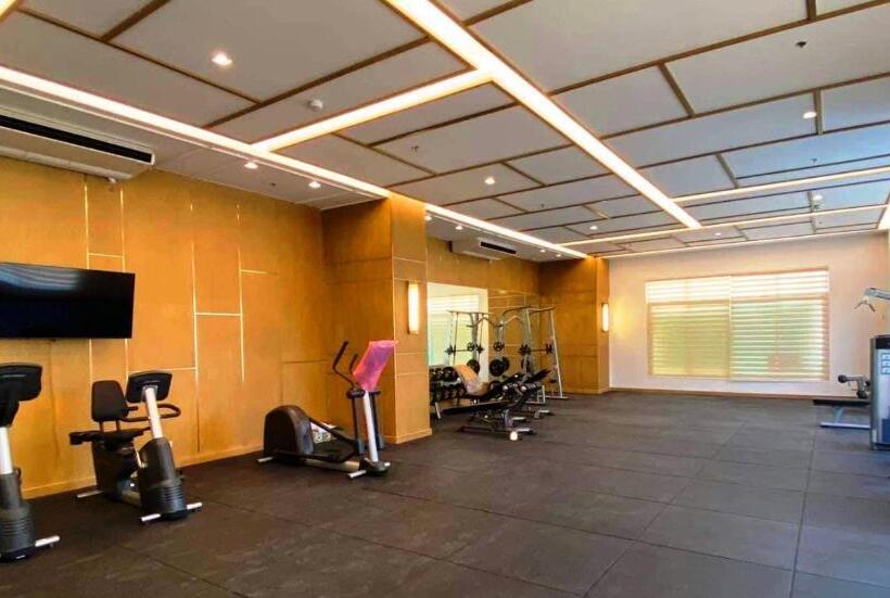 هتل Cuddle & Cradle Staycation At The Celandine