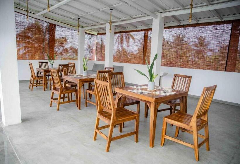 בית מלון כפרי Hirigala Beach Resort