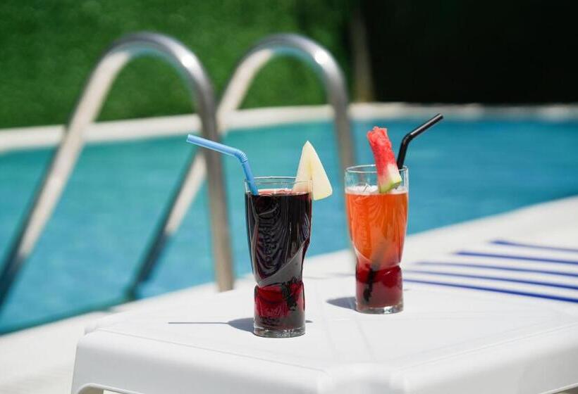 Отель Kemer Royal Beach