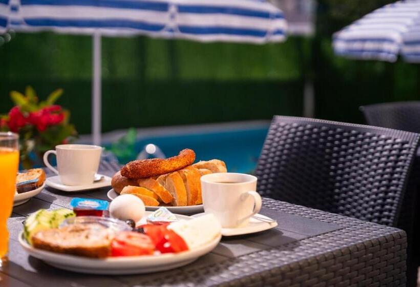 هتل Kemer Royal Beach