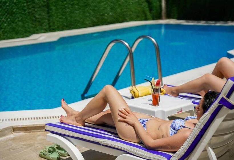 هتل Kemer Royal Beach