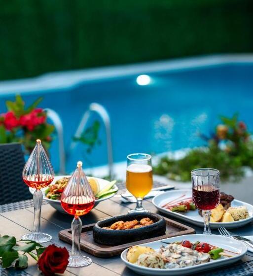 Отель Kemer Royal Beach