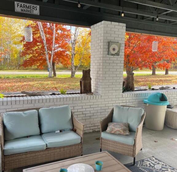 فندق Lakehouse Inn