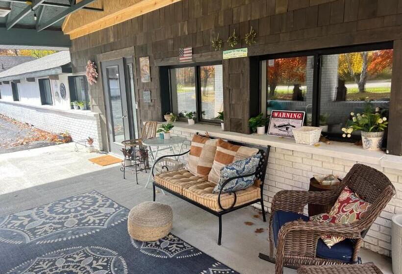 فندق Lakehouse Inn