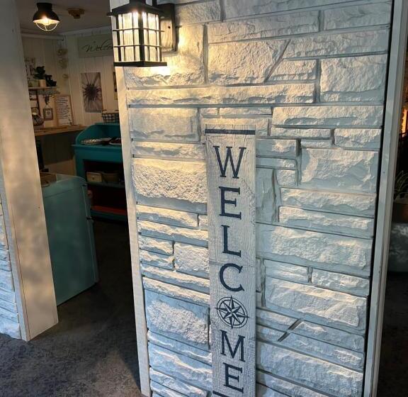 هتل Lakehouse Inn