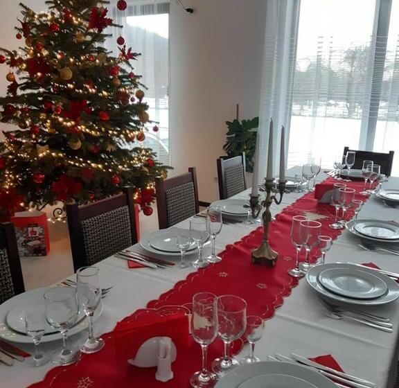 Отель Pensiunea La Cazaci