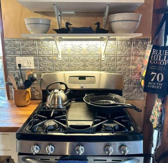 בית מלון כפרי Tapley Farm Charming Barn At Salt Water Farm