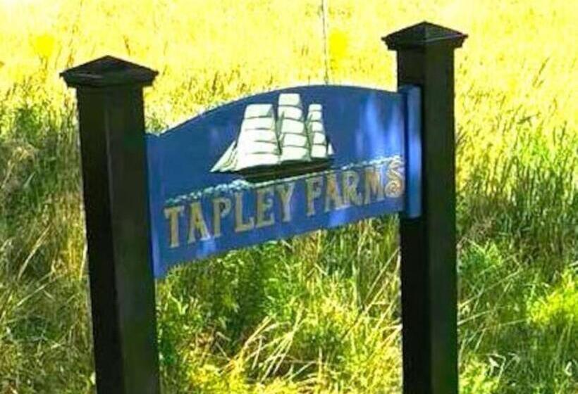 בית מלון כפרי Tapley Farm Charming Barn At Salt Water Farm