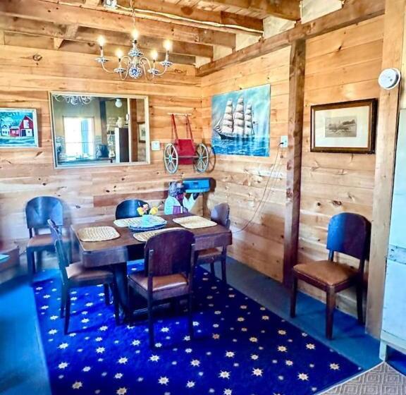 בית מלון כפרי Tapley Farm Charming Barn At Salt Water Farm