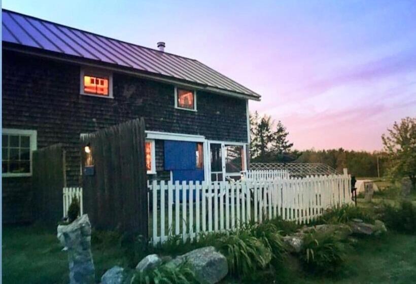 בית מלון כפרי Tapley Farm Charming Barn At Salt Water Farm