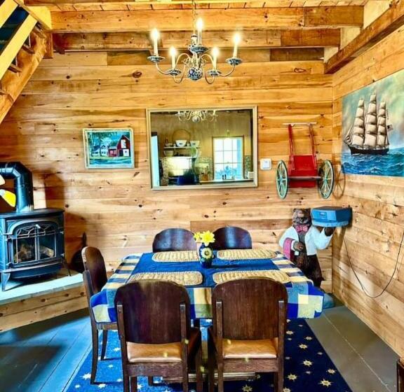 בית מלון כפרי Tapley Farm Charming Barn At Salt Water Farm