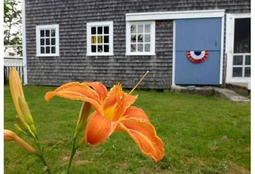 בית מלון כפרי Tapley Farm Charming Barn At Salt Water Farm