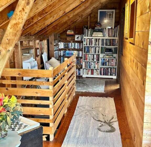 בית מלון כפרי Tapley Farm Charming Barn At Salt Water Farm