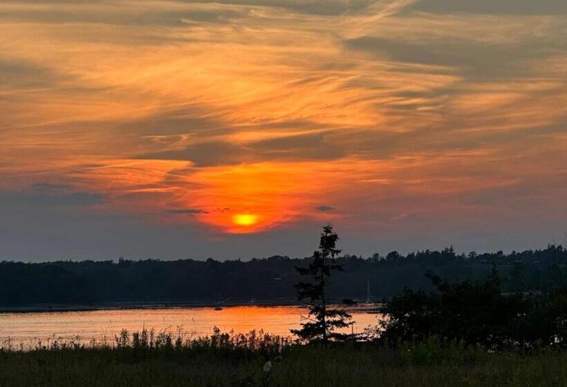 فندق Tapley Farm Charming Barn At Salt Water Farm