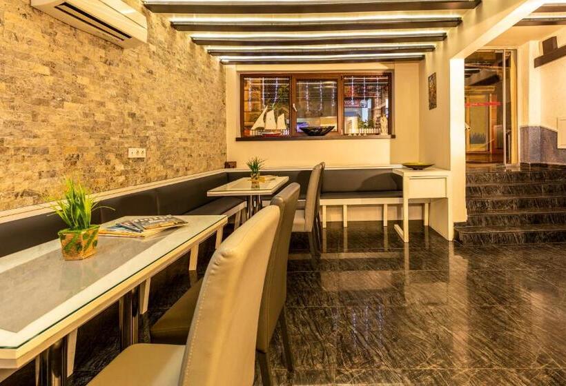 ホテル Tel Street Suites