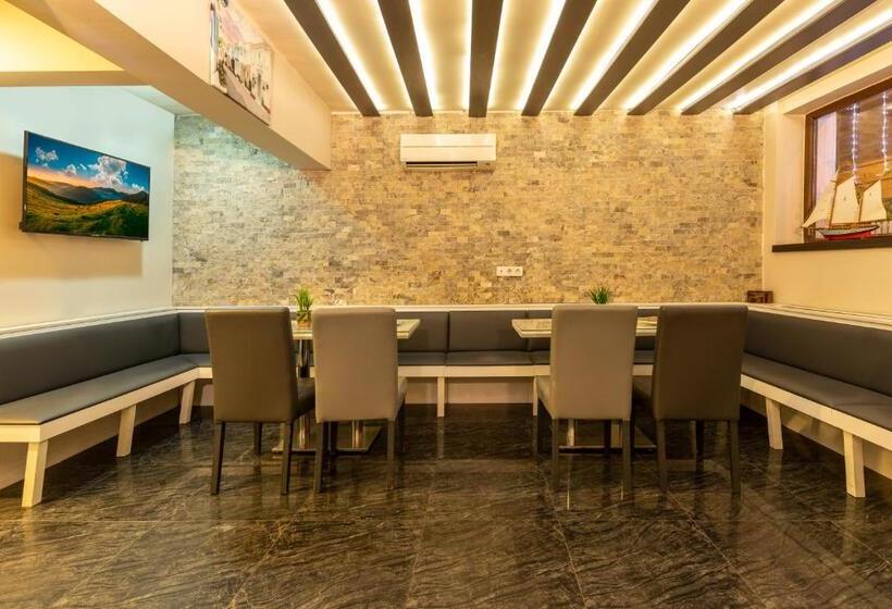 ホテル Tel Street Suites